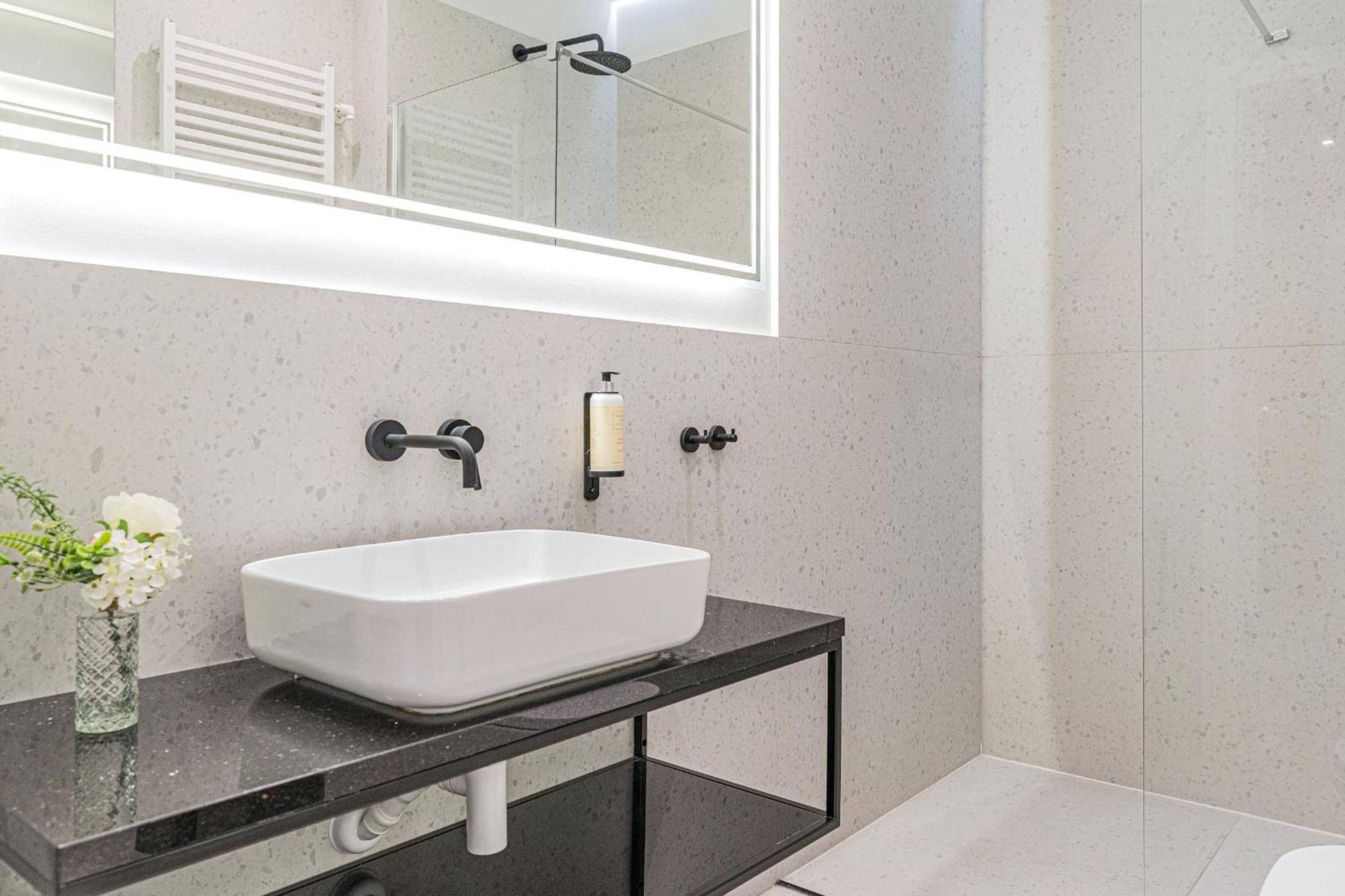 Rent Like Home - Apartament Deo Plaza - Old Town Гданьск Экстерьер фото